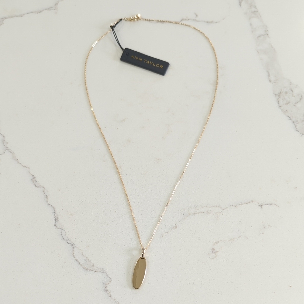 Ann Taylor Gold Oval Pendant Necklace - Picture 1 of 7
